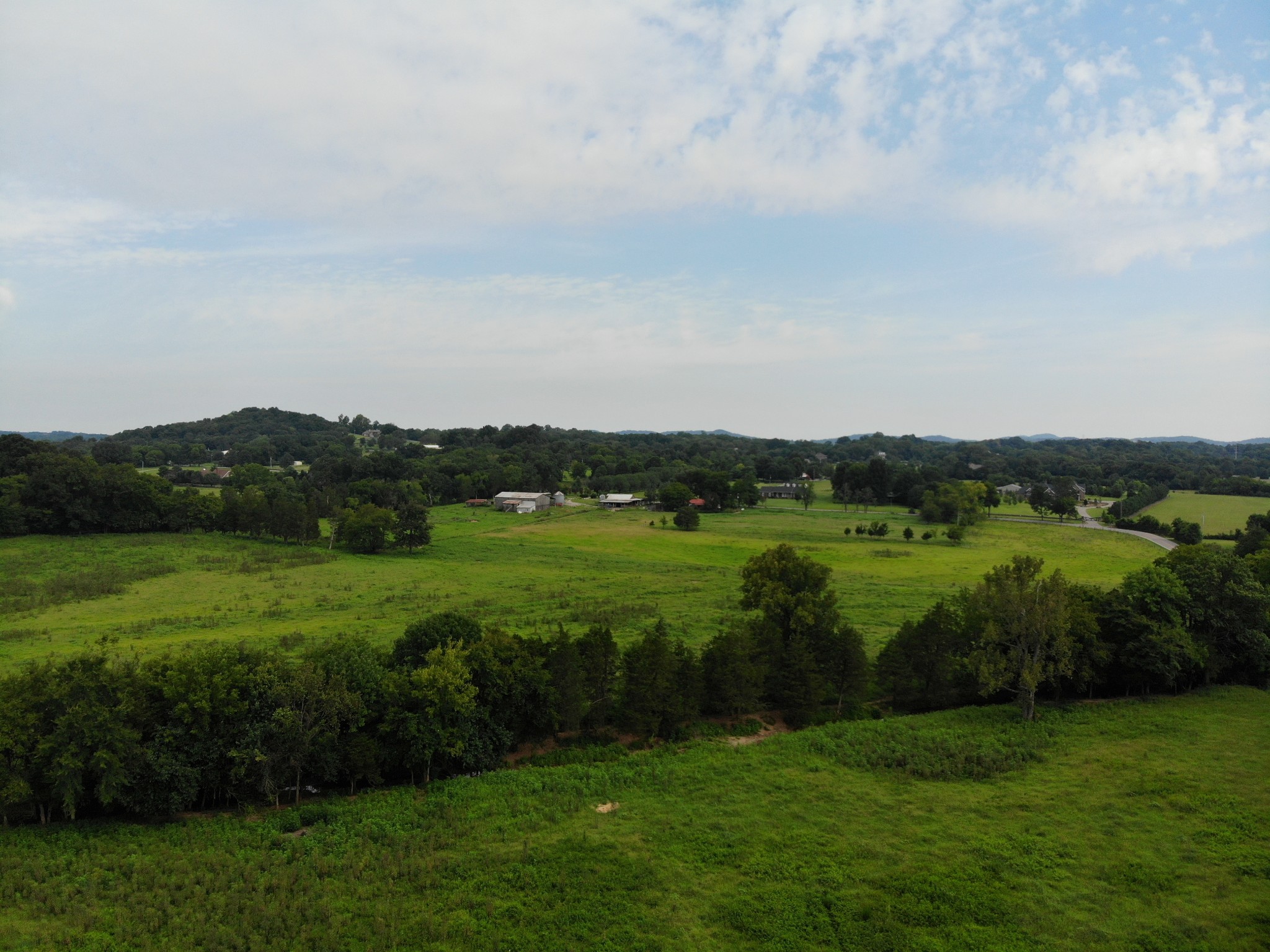 3 North Chapel Road Franklin, TN 37067 - Photo 16 of 19 a view of a lake with a city