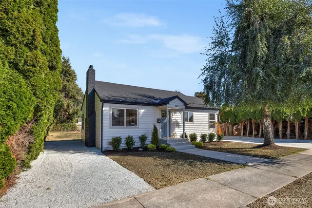 a view of a house with a outdoor space