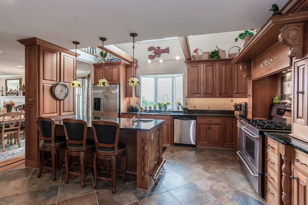 27 Sheppard Road Bourne, MA 02562 - Photo 8 of 30
