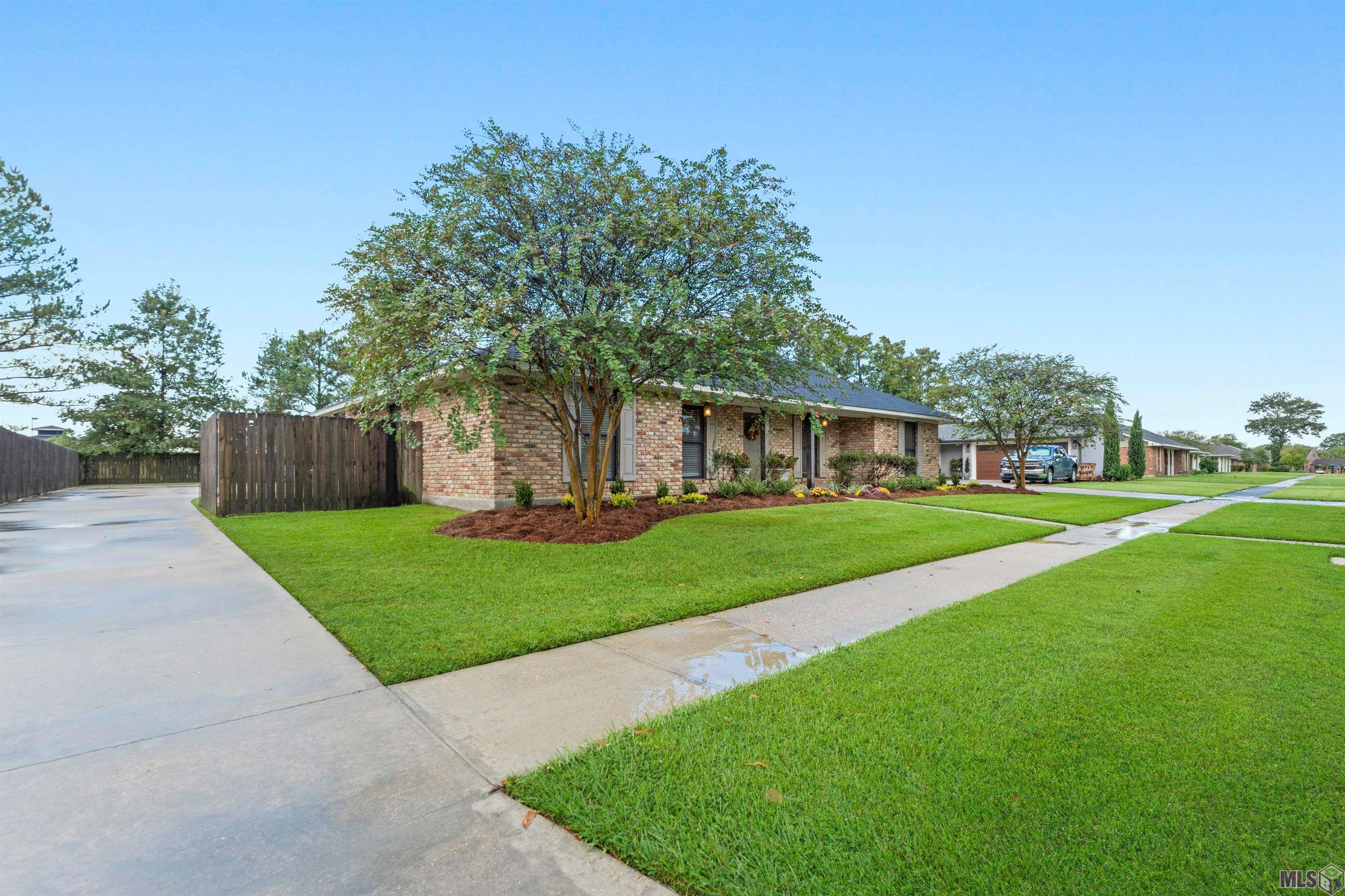 15132 7 Pines Avenue Baton Rouge, LA 70817 - Photo 3 of 22