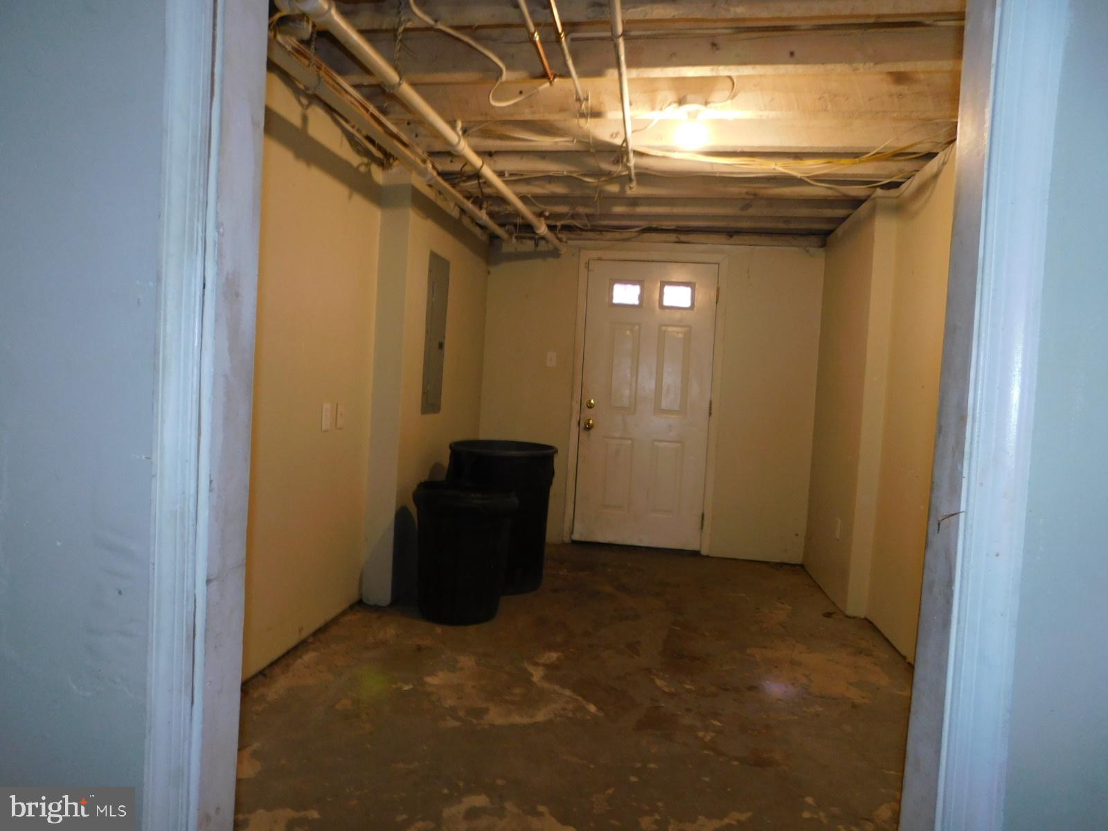 303 Huntley Road Upper Darby, PA 19082 - Photo 7 of 28