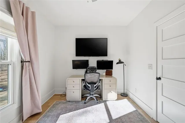 a view of livingroom with furniture and ceiling fan