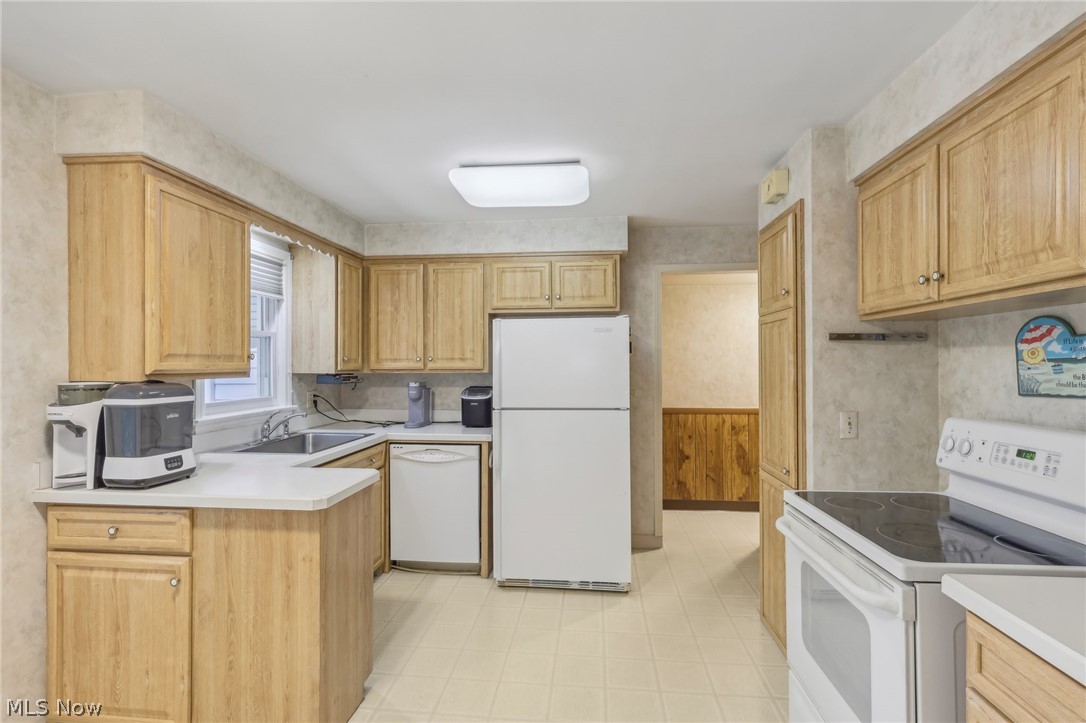 1160 Ford Road Cleveland, OH 44124 - Photo 11 of 38