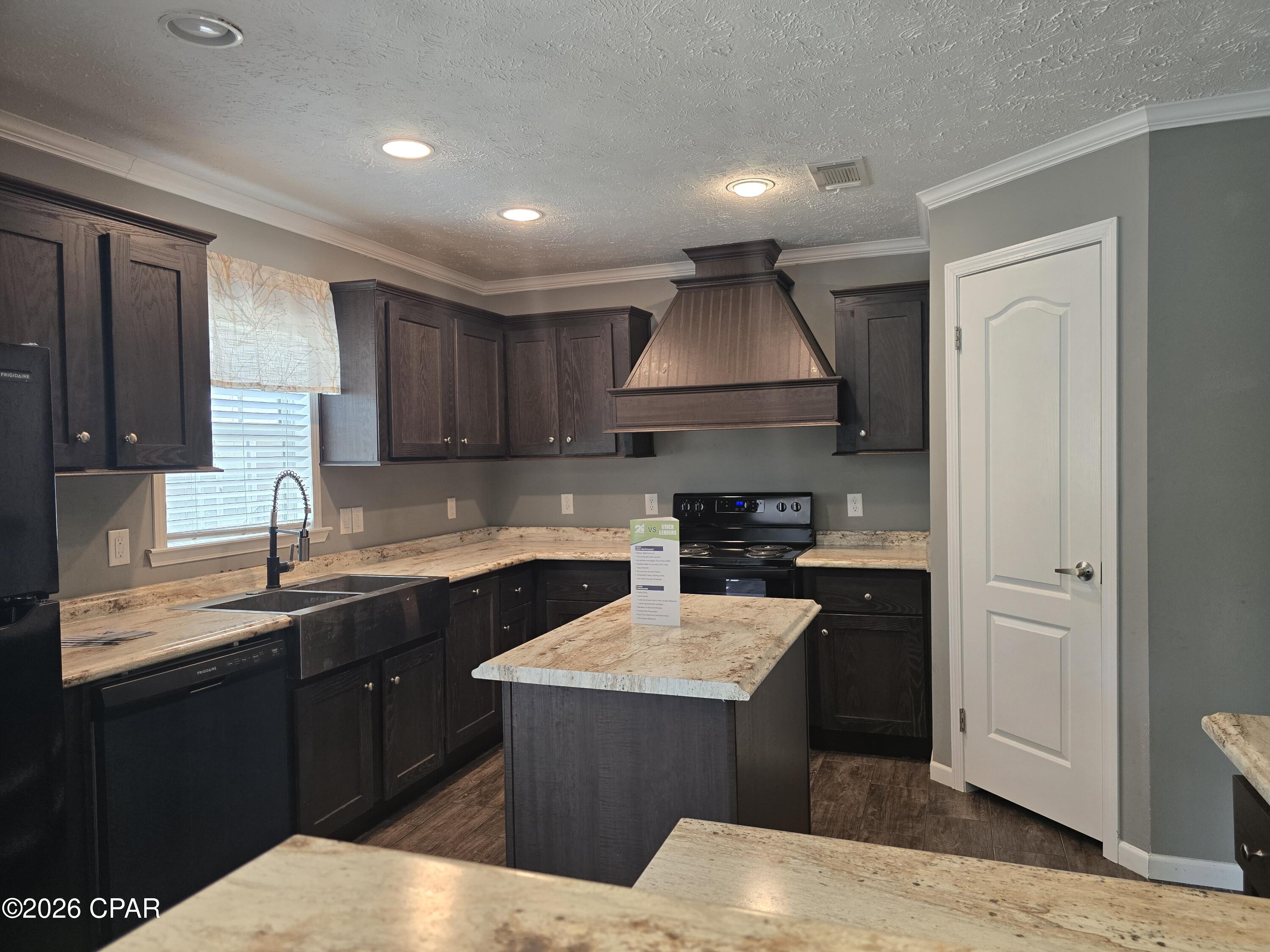 916 North Lloyd Street Crestview, FL 32536 - Photo 9 of 34