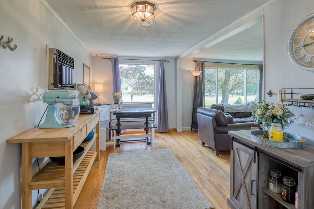 566 Southampton Road Westfield, MA 01085 - Photo 5 of 25 Gallery Image 5