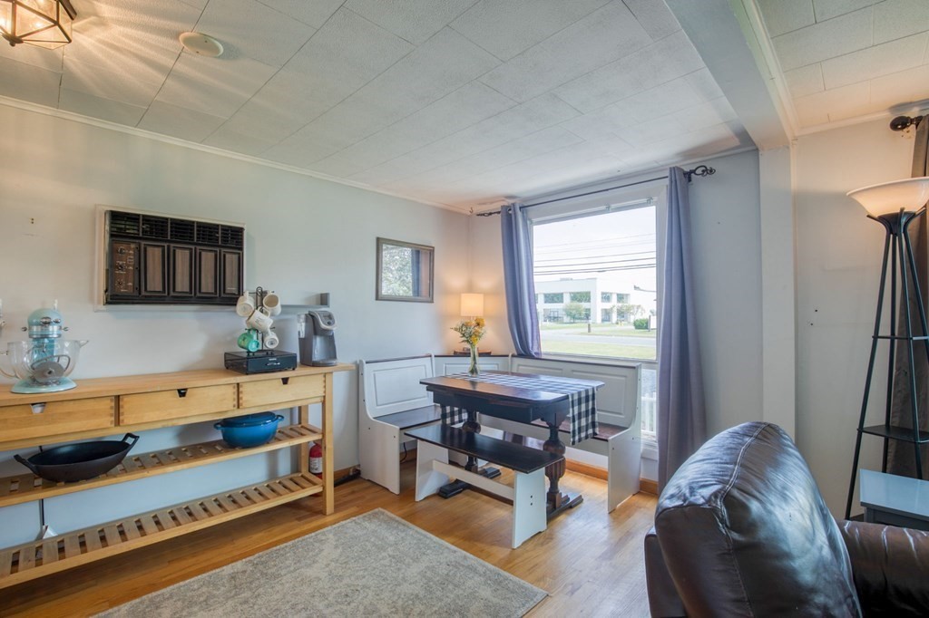 566 Southampton Road Westfield, MA 01085 - Photo 6 of 25 Gallery Image 6