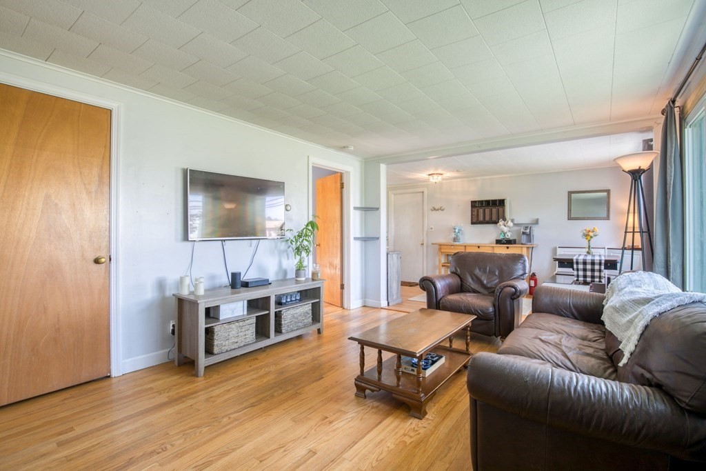 566 Southampton Road Westfield, MA 01085 - Photo 9 of 25 Gallery Image 9