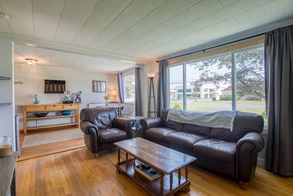 566 Southampton Road Westfield, MA 01085 - Photo 10 of 25 Gallery Image 10