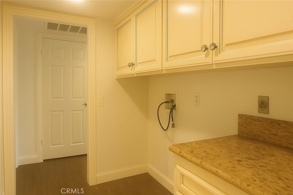 8000 East Snapdragon Lane Anaheim Hills, CA 92808 - Photo 17 of 27 a bathroom with a bathtub
