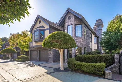 $1,595,000 | 7351 Alicante Road, Carlsbad, CA 92009