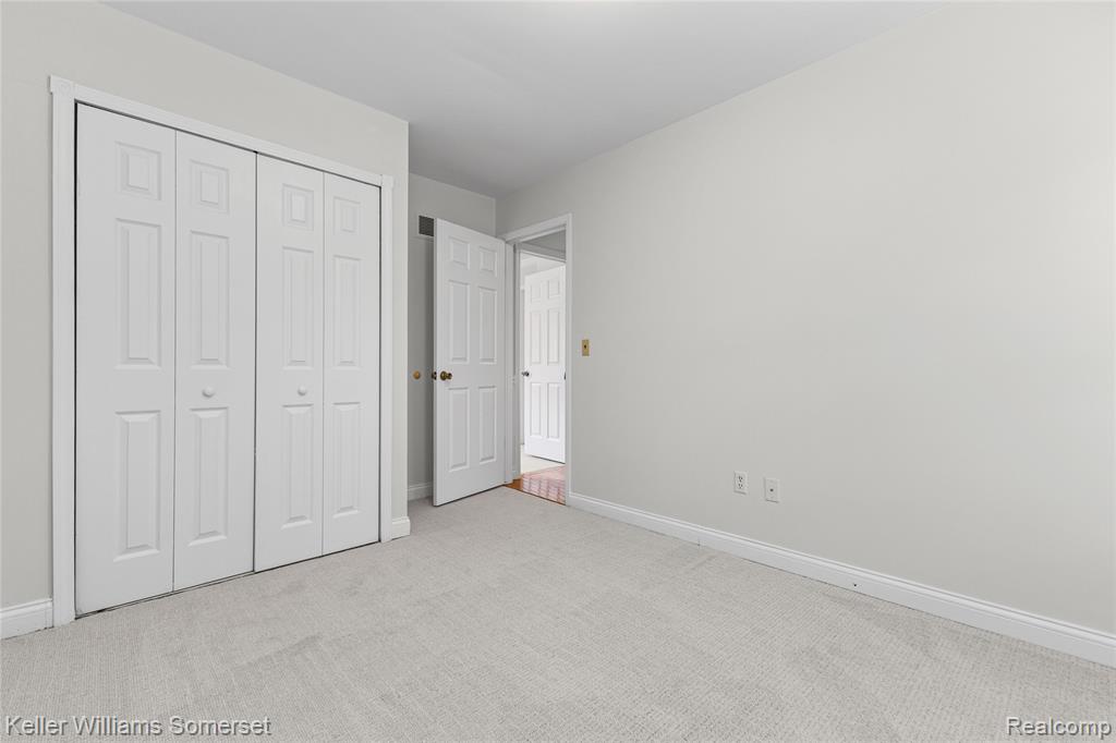 2907 Roundtree Drive Troy, MI 48083 - Photo 17 of 33