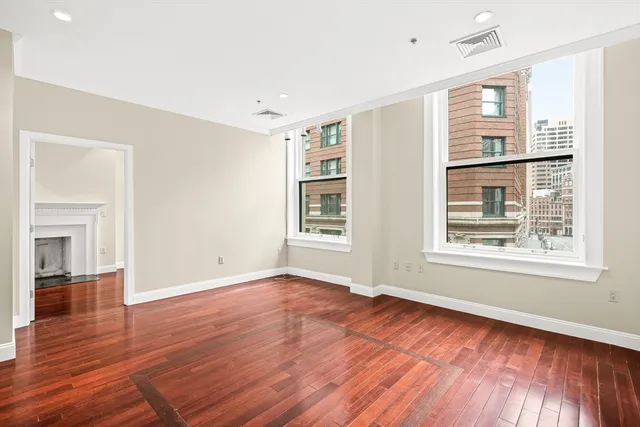$4,300 | 126 State Street, Unit 403, Boston, MA 02109