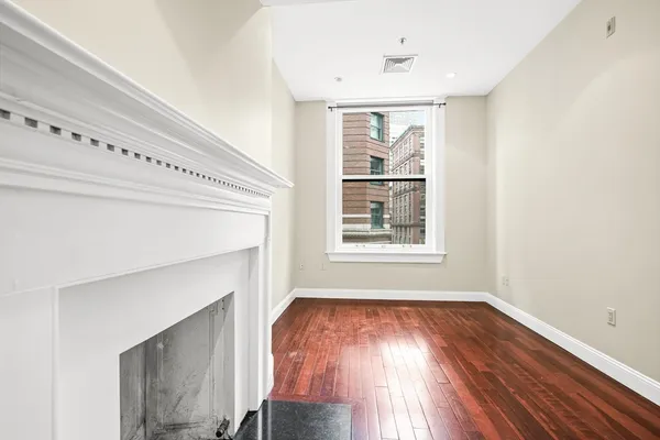 $4,300 | 126 State Street, Unit 403, Boston, MA 02109