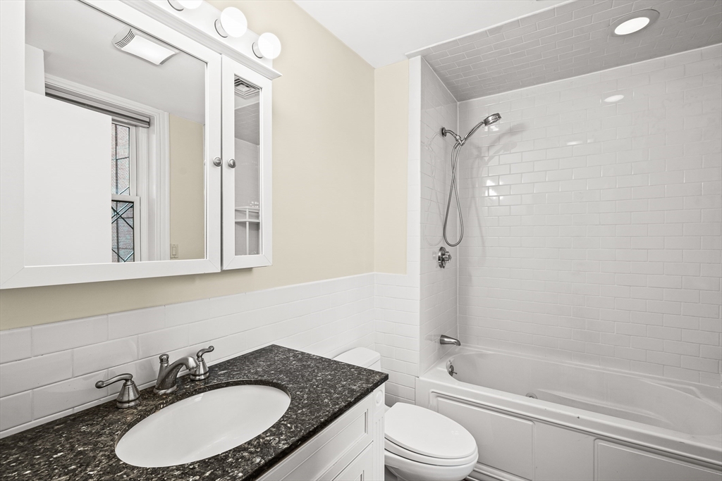 126 State Street, Unit 403 Boston, MA 02109 - Photo 8 of 13