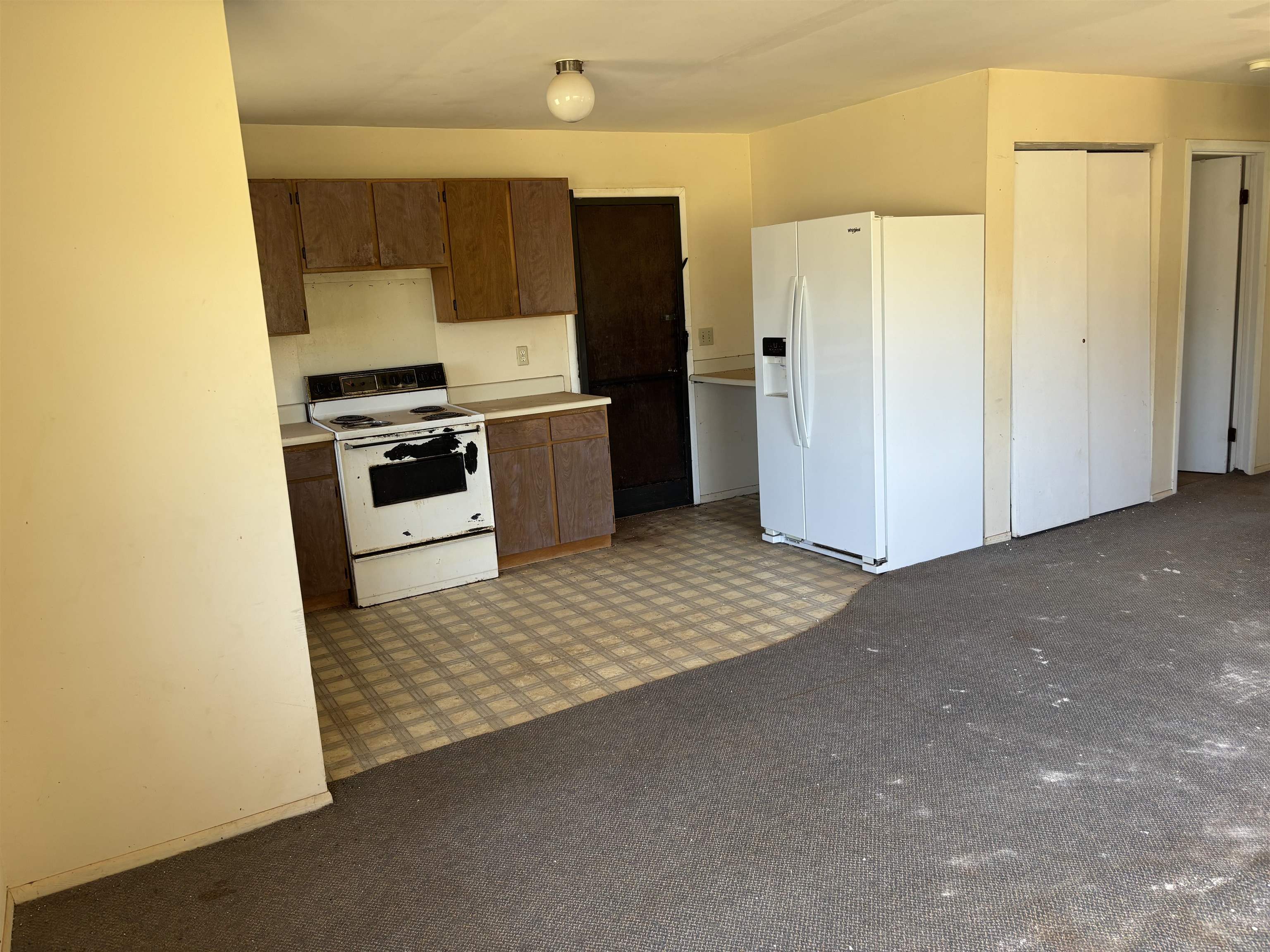 260 Seaside Street Kaunakakai, HI 96748 - Photo 11 of 17 a kitchen with stainless steel appliances a refrigerator and a stove