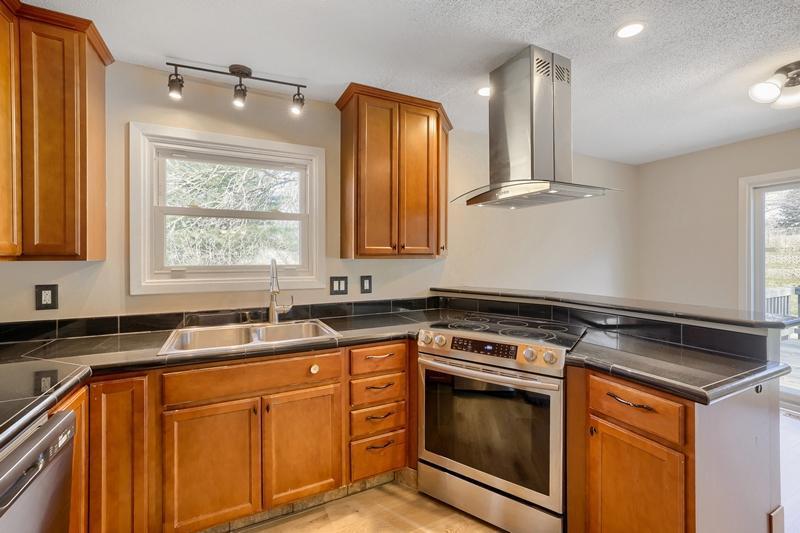 4668 Penkwe Way Eagan, MN 55122 - Photo 12 of 31