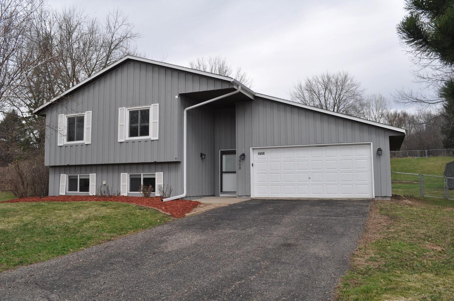4668 Penkwe Way Eagan, MN 55122 - Photo 3 of 34