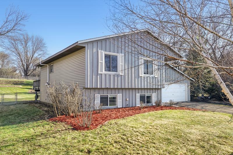 4668 Penkwe Way Eagan, MN 55122 - Photo 3 of 31