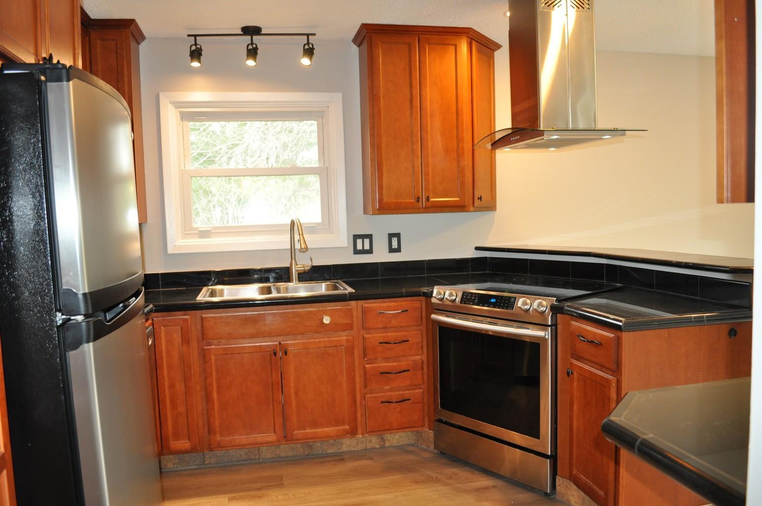 4668 Penkwe Way Eagan, MN 55122 - Photo 5 of 34