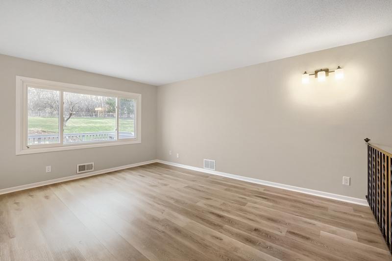 4668 Penkwe Way Eagan, MN 55122 - Photo 7 of 31