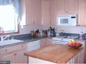 130 Harbor Inn Road Bayville, NJ 08721 - Photo 2 of 12 Gallery Image 2
