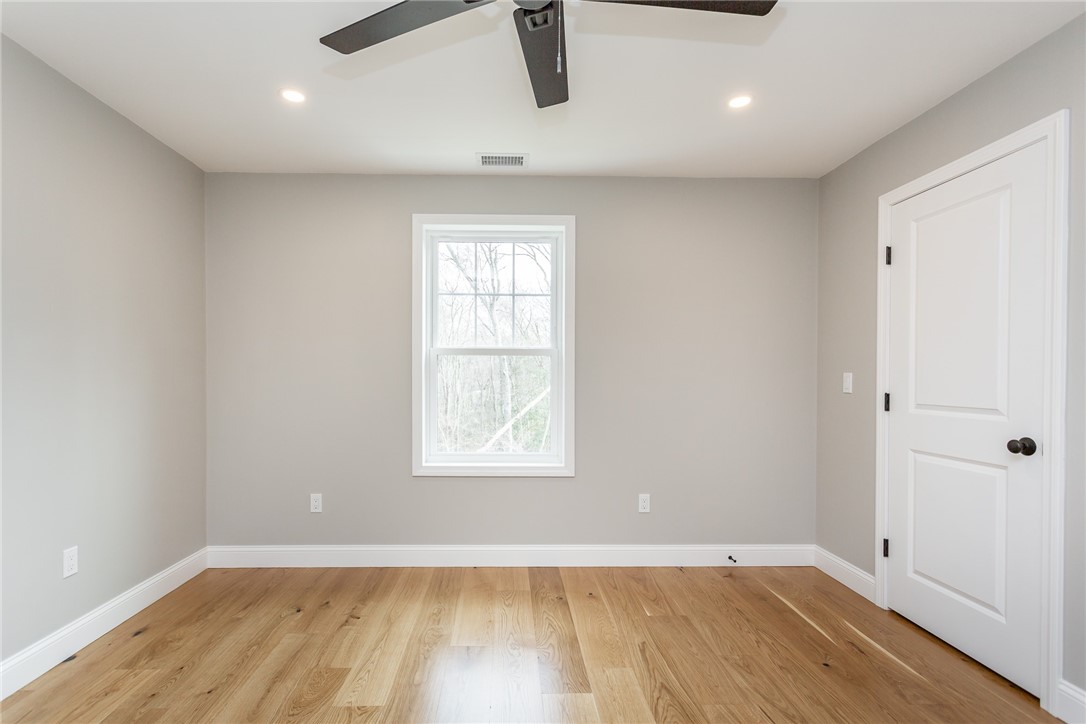 35 Glendale Road Tiverton, RI 02878 - Photo 26 of 47 Second Floor