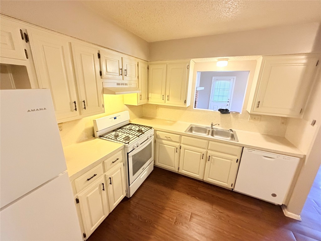 12800 Tomanet Trail, Unit B Austin, TX 78727 - Photo 6 of 12 a kitchen with cabinets a sink and appliances