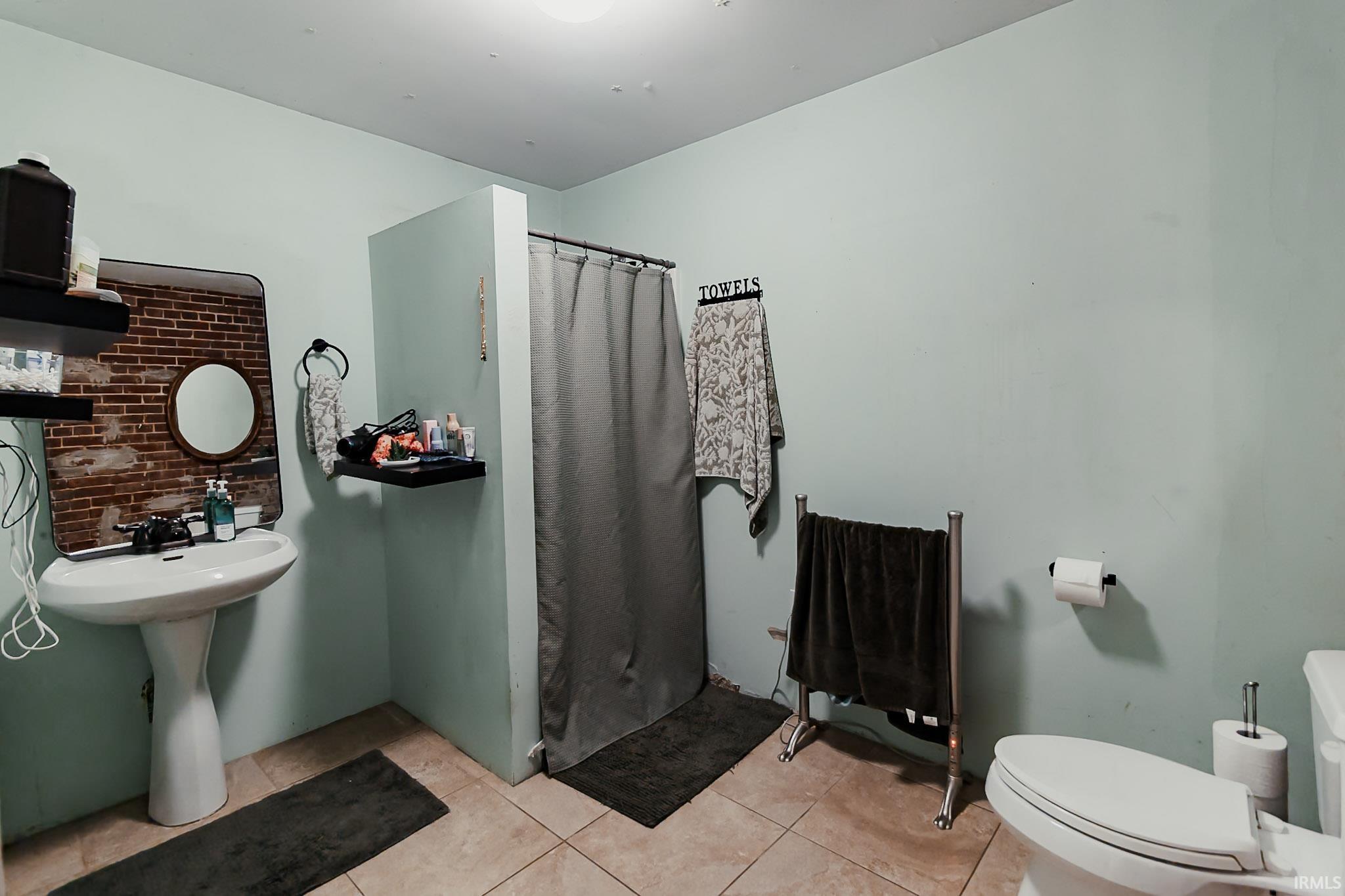3101 Kuebler Road Evansville, IN 47720 - Photo 7 of 32