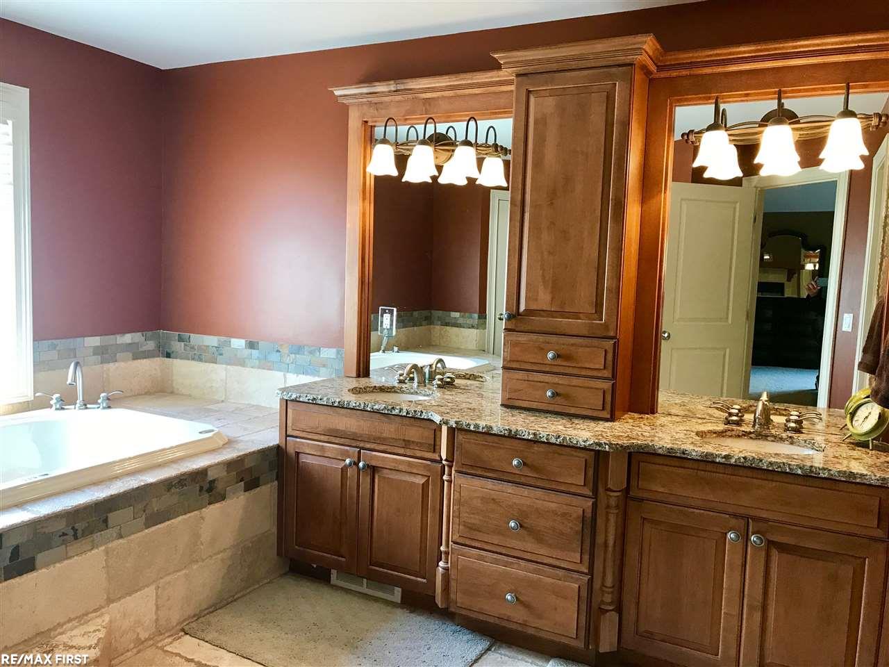 8705 Inverness Washington, MI 48095 - Photo 17 of 36 31324467-16.JPG