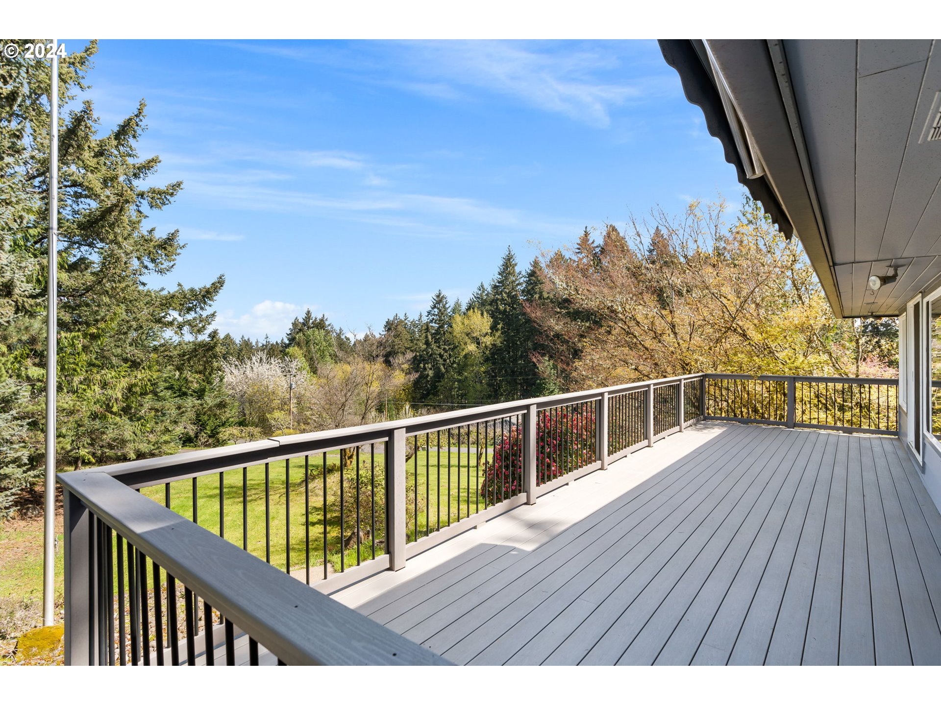 18585 Southwest Neugebauer Road Hillsboro, OR 97123 - Photo 8 of 39 Deck