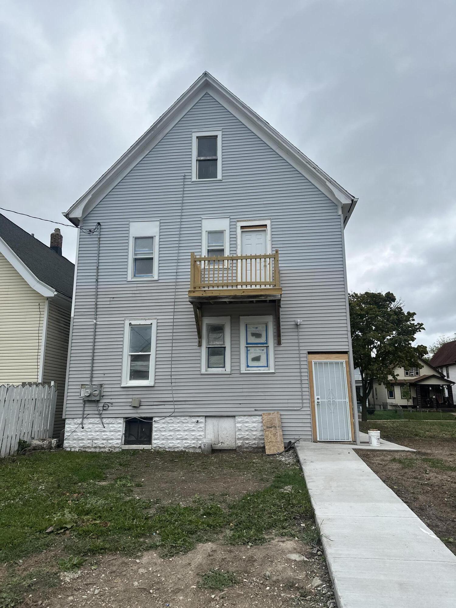 3461 North 14th Street, Unit 3463 Milwaukee, WI 53206 - Photo 2 of 26 Duplex Back View