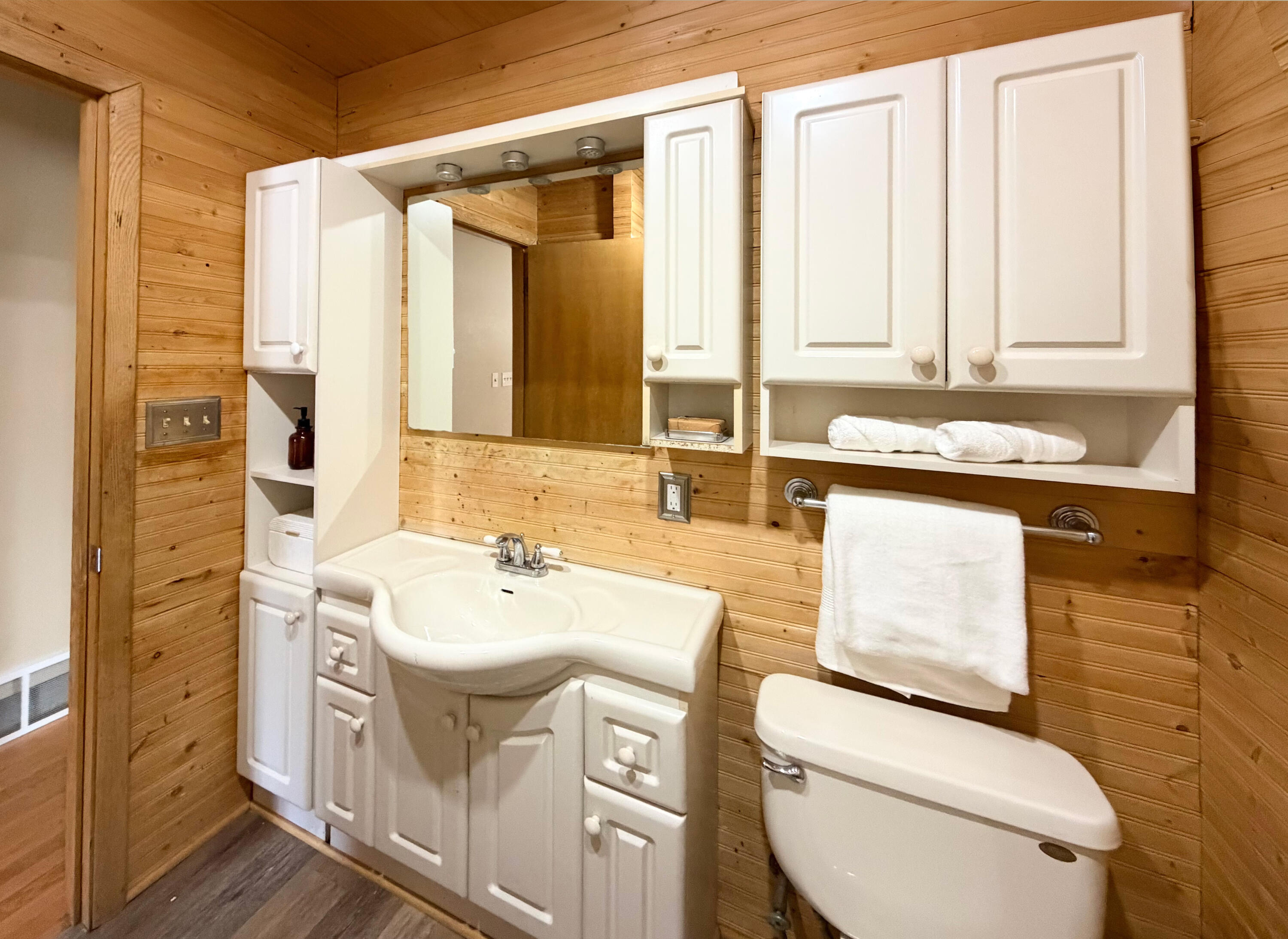 4630 North 80th Street Milwaukee, WI 53218 - Photo 8 of 14 img_0677a_55092624266_o