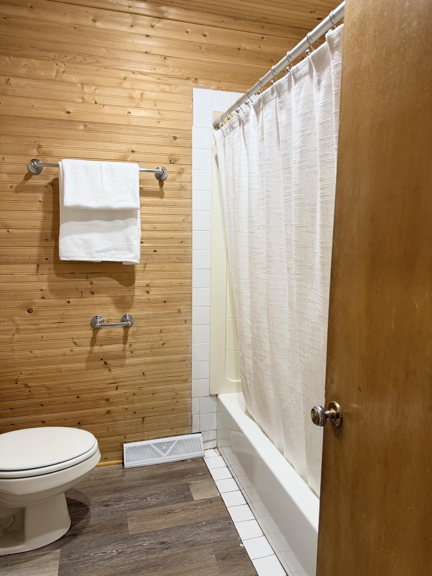 4630 North 80th Street Milwaukee, WI 53218 - Photo 9 of 14 img_0676_55092827853_o