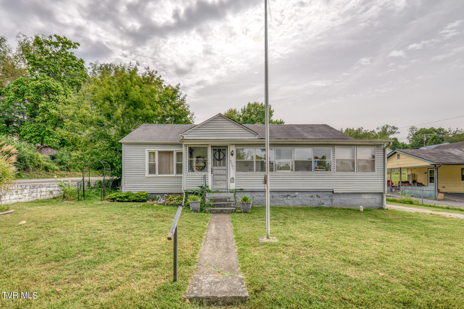 2301 Bay St-4