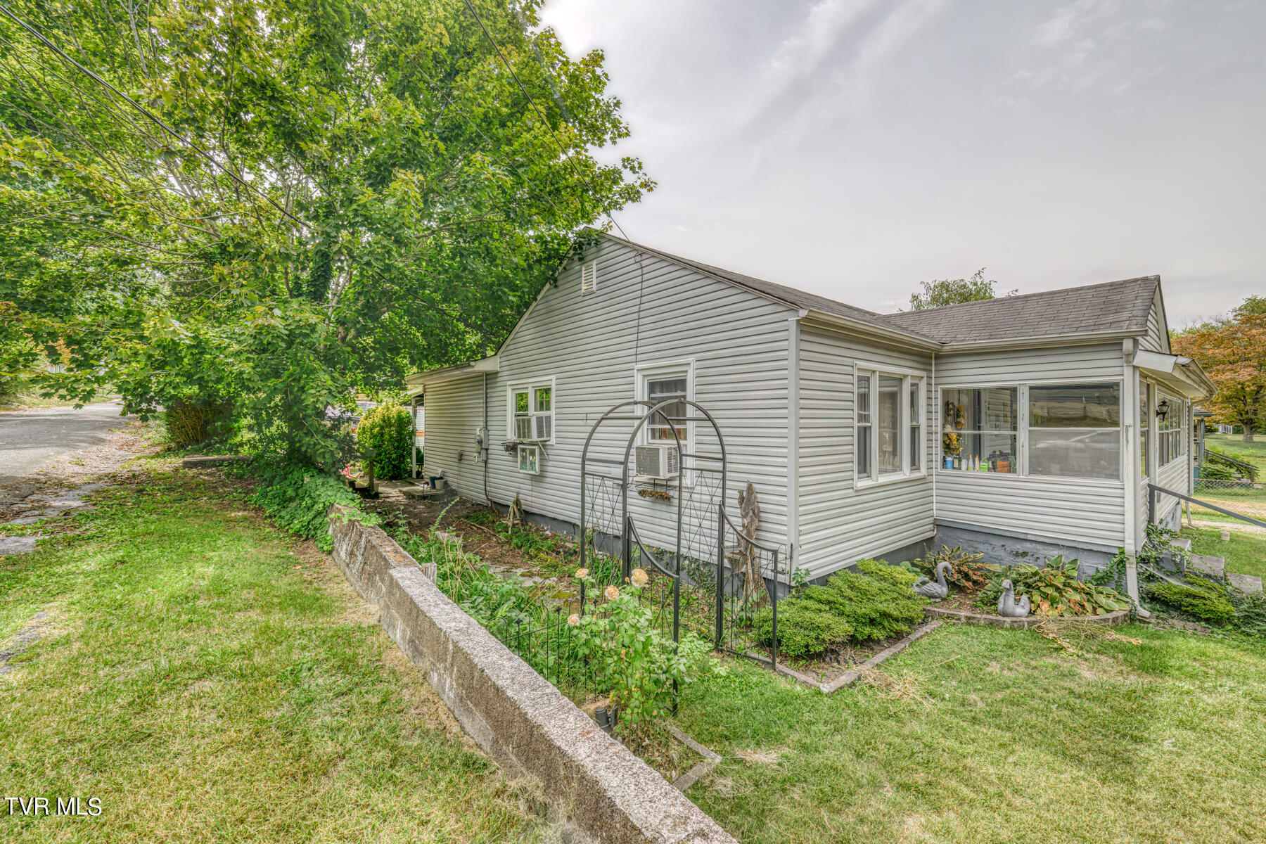 2301 Bay St-6