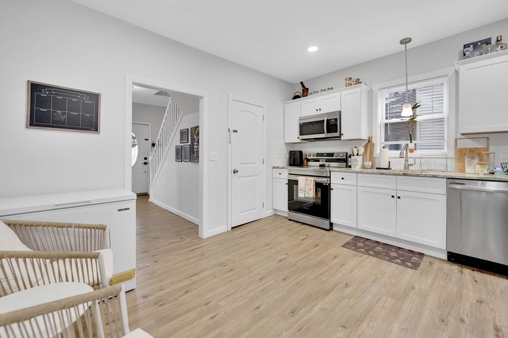 276 Dickinson Street Springfield, MA 01108 - Photo 11 of 39