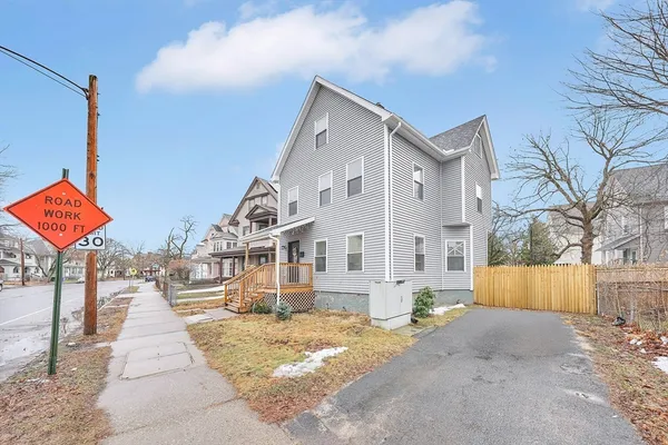$329,999 | 276 Dickinson Street, Springfield, MA 01108