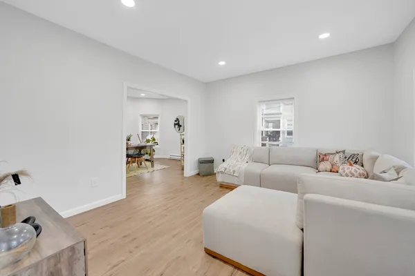 $329,999 | 276 Dickinson Street, Springfield, MA 01108