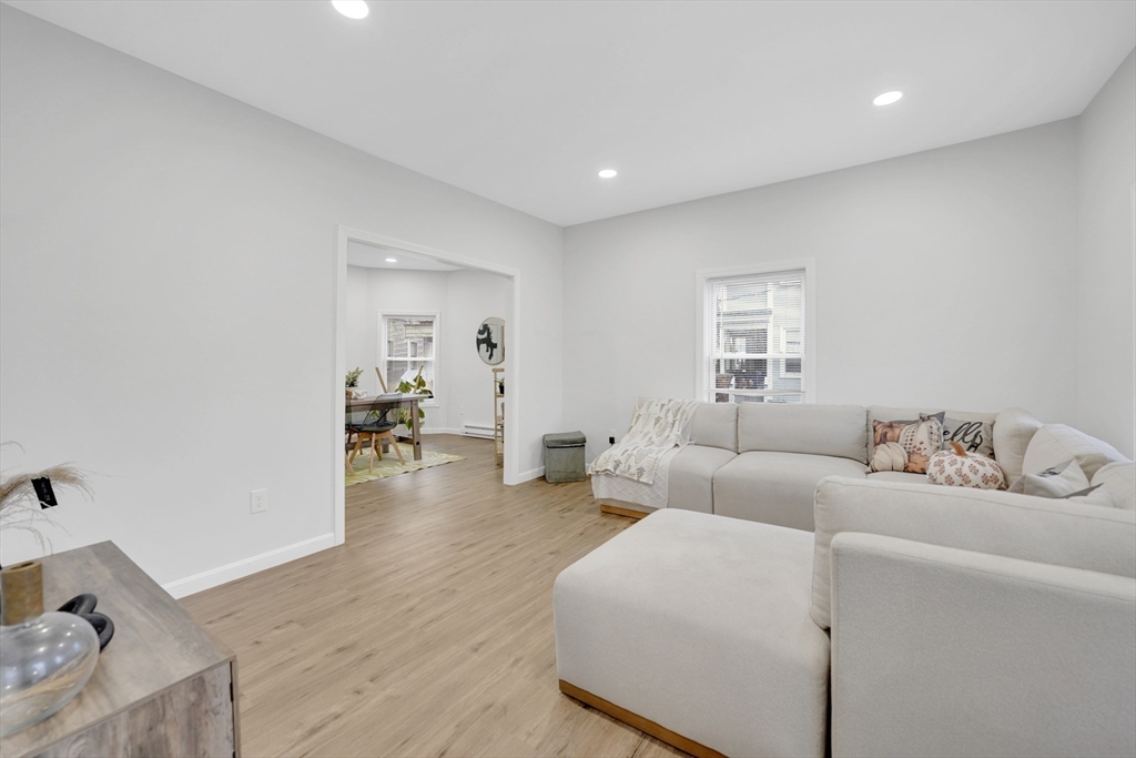 276 Dickinson Street Springfield, MA 01108 - Photo 5 of 39