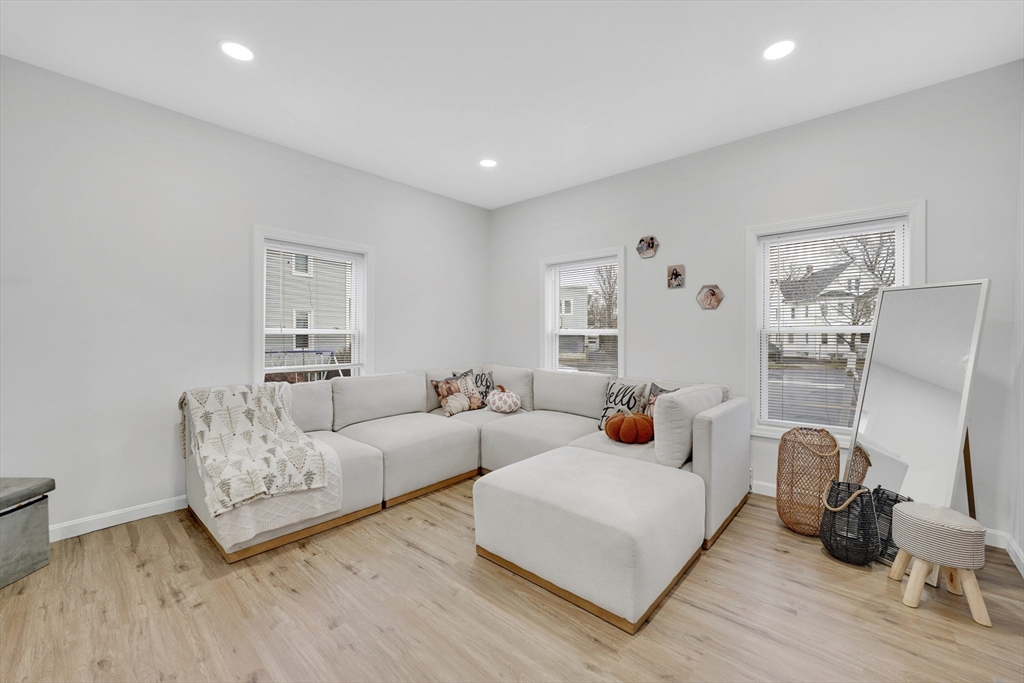 276 Dickinson Street Springfield, MA 01108 - Photo 6 of 39