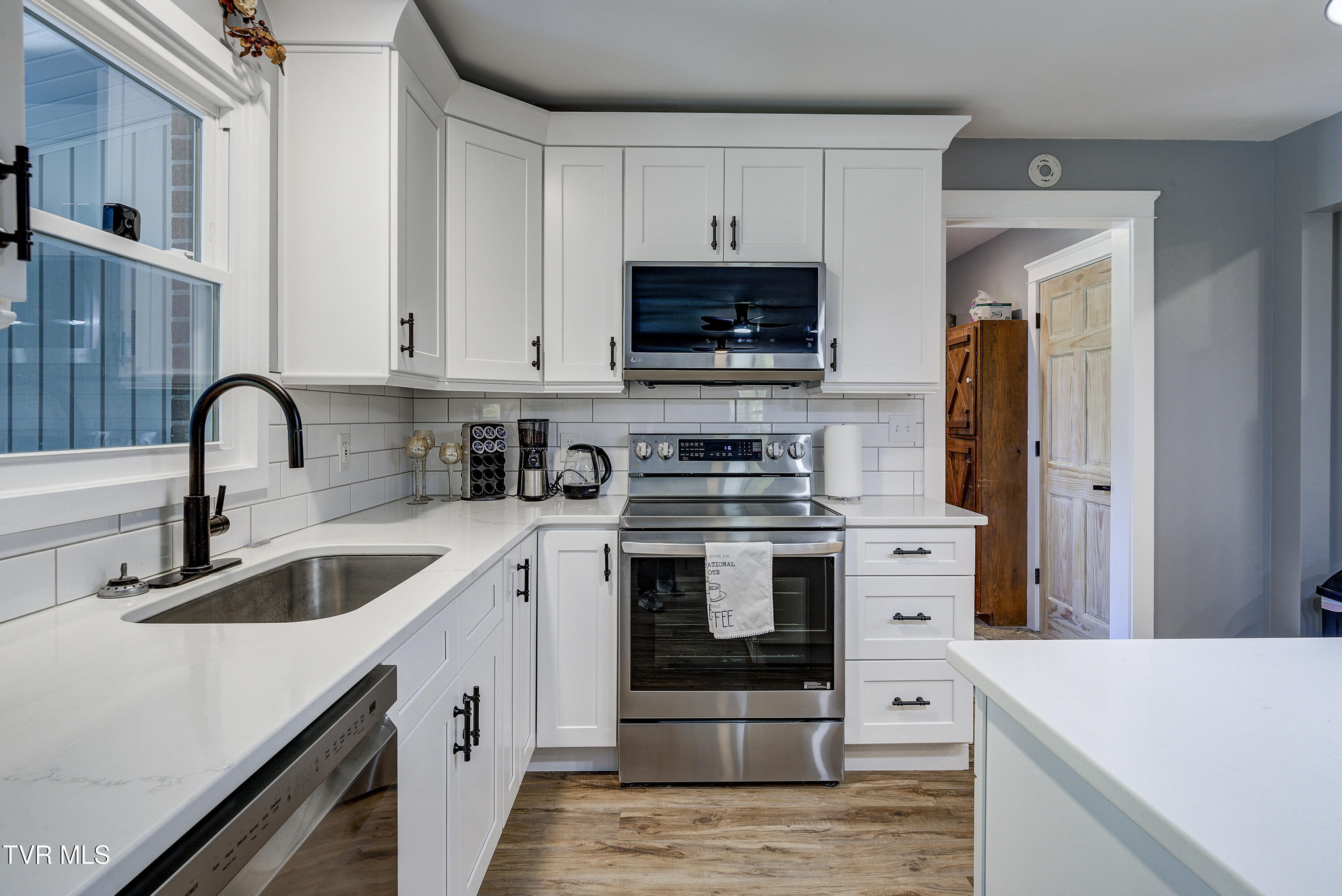 1604 Boones Creek Road Jonesborough, TN 37659 - Photo 14 of 100 Kitchen