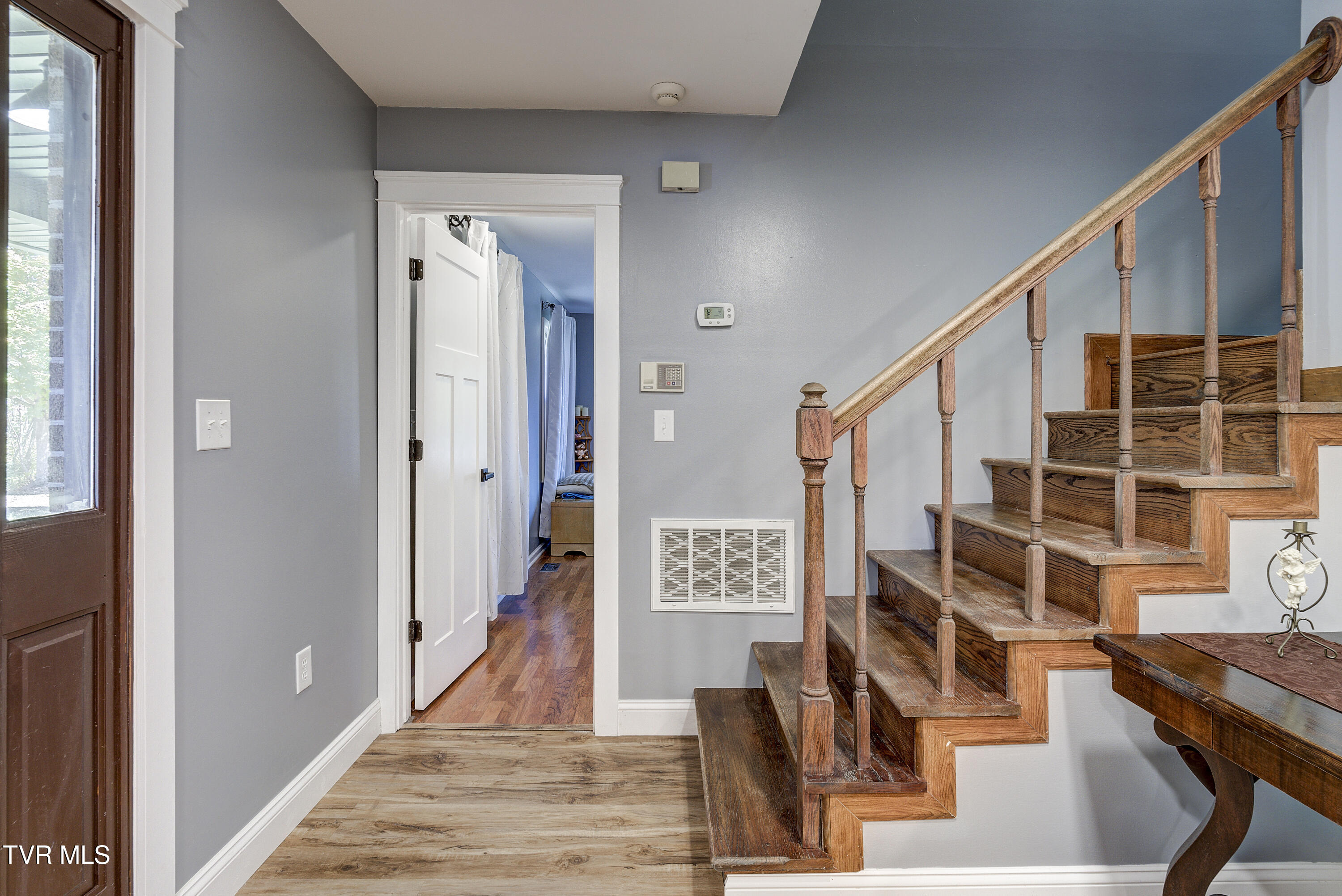 1604 Boones Creek Road Jonesborough, TN 37659 - Photo 24 of 100 Staircase