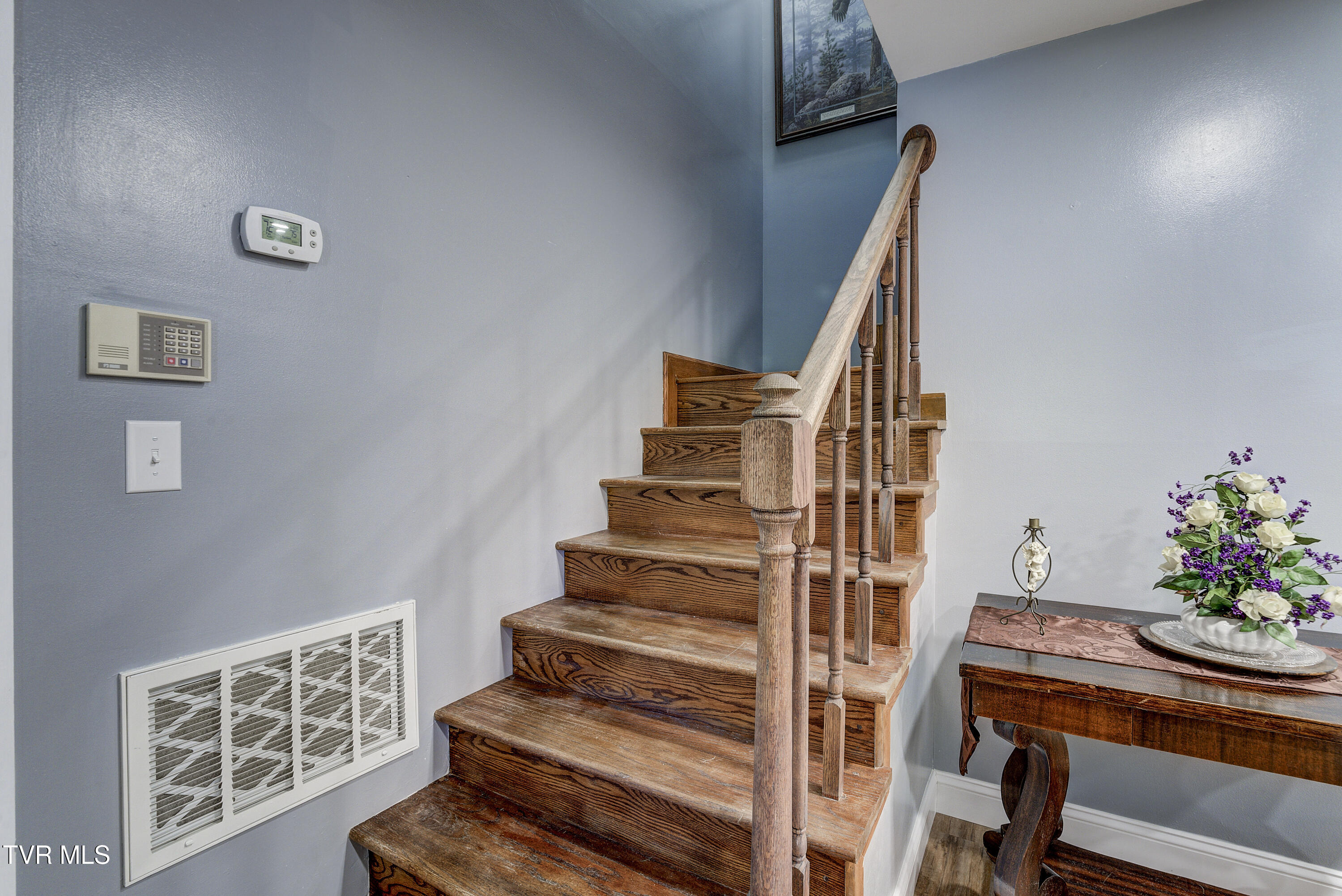 1604 Boones Creek Road Jonesborough, TN 37659 - Photo 28 of 100 Staircase