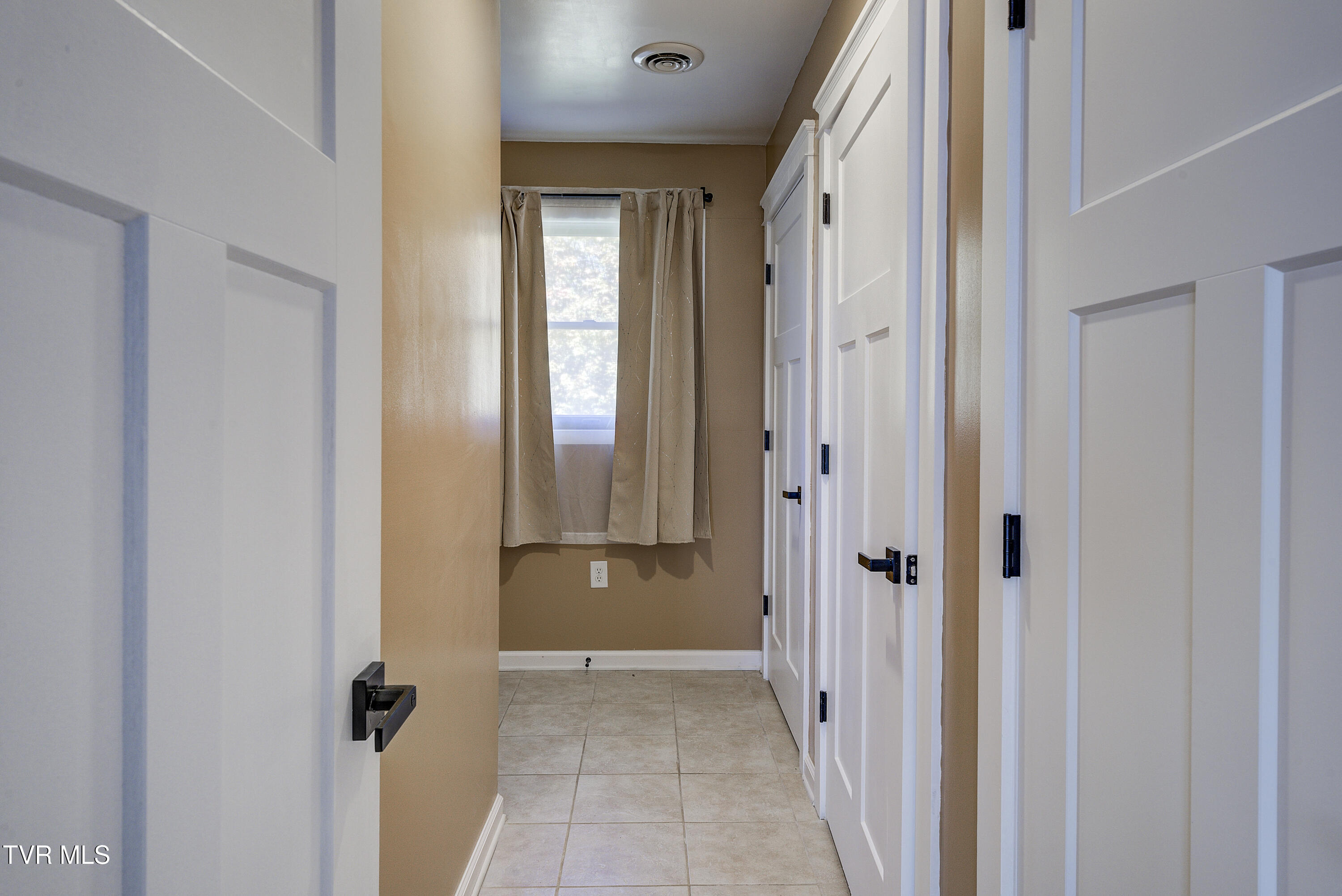 1604 Boones Creek Road Jonesborough, TN 37659 - Photo 36 of 100 Closets