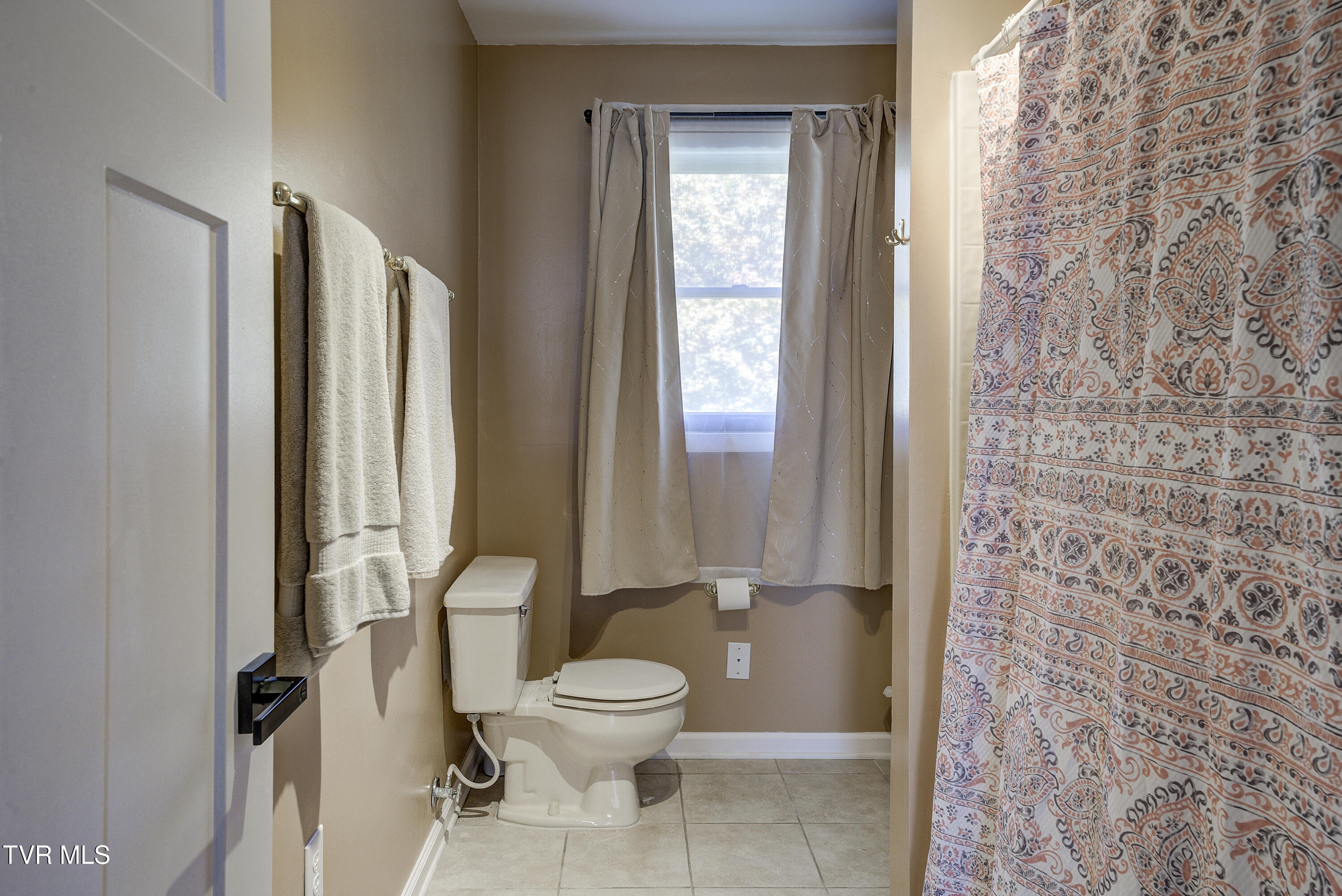 1604 Boones Creek Road Jonesborough, TN 37659 - Photo 37 of 100 Bathroom with Garden Tub