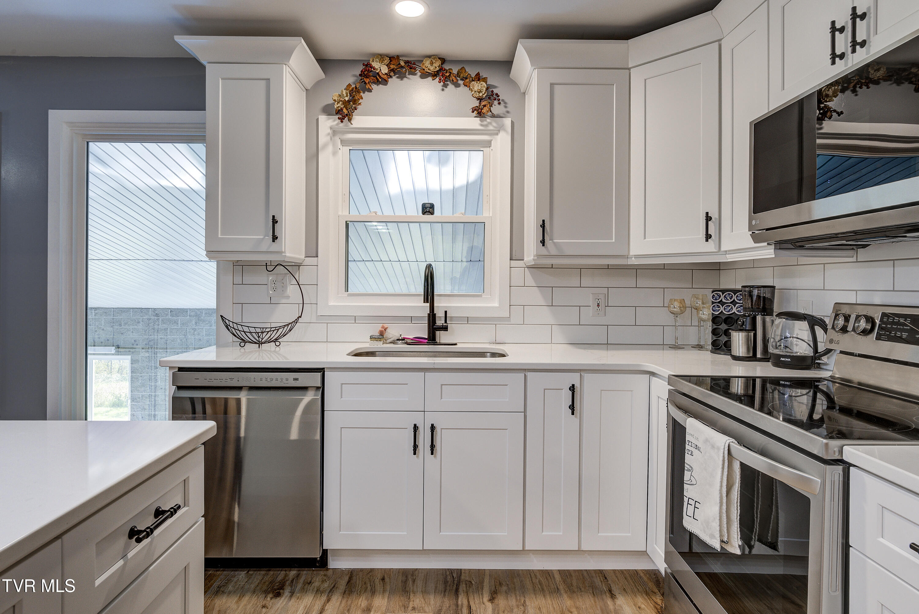 1604 Boones Creek Road Jonesborough, TN 37659 - Photo 8 of 100 Kitchen