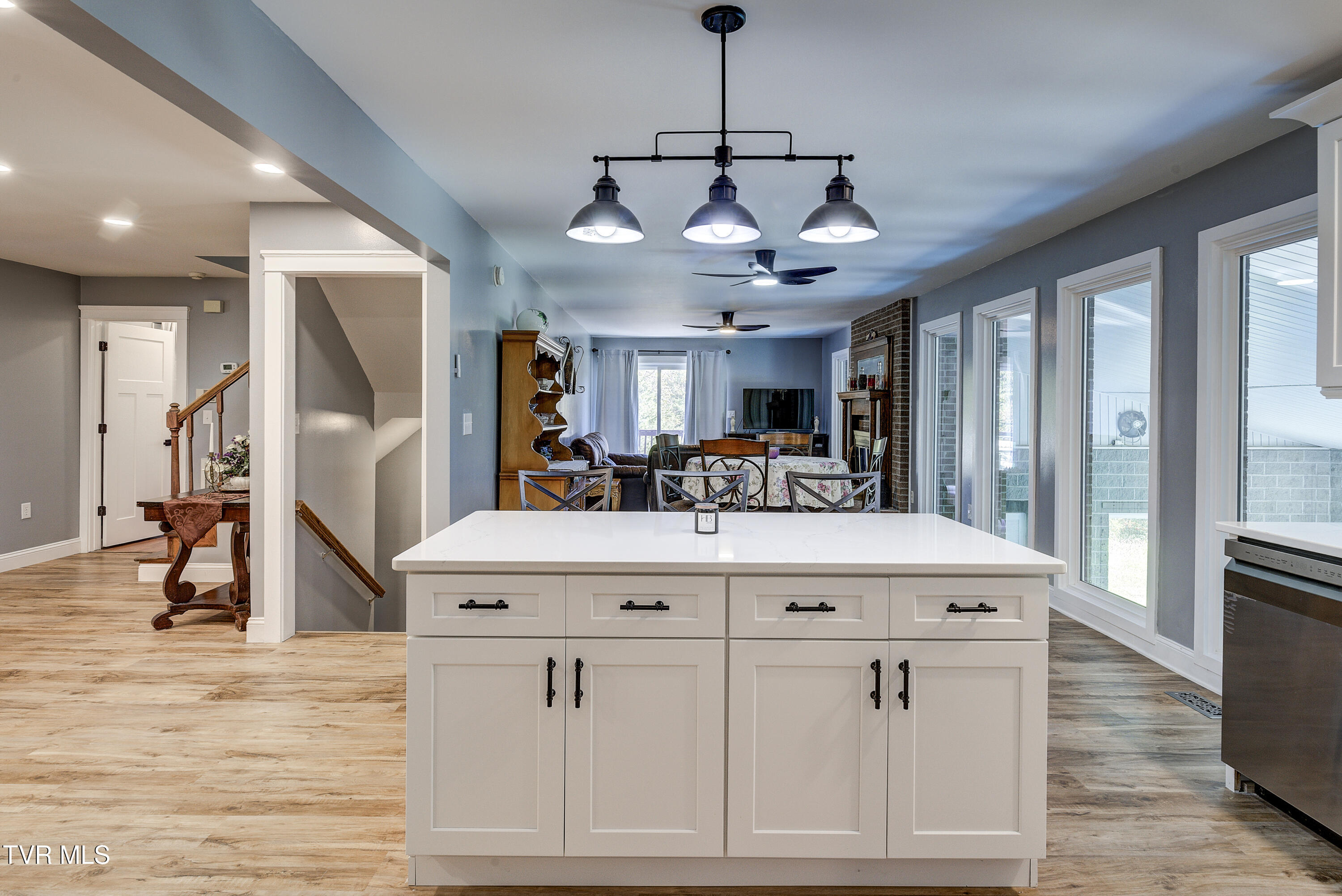 1604 Boones Creek Road Jonesborough, TN 37659 - Photo 9 of 100 Kitchen Island