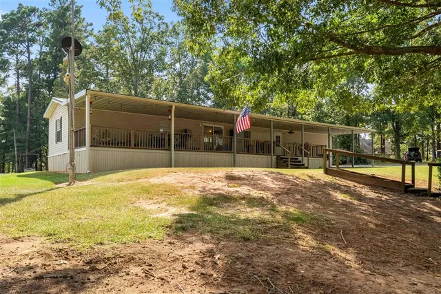 $450,000 | 1120 Falcon Drive, Florien, LA 71429