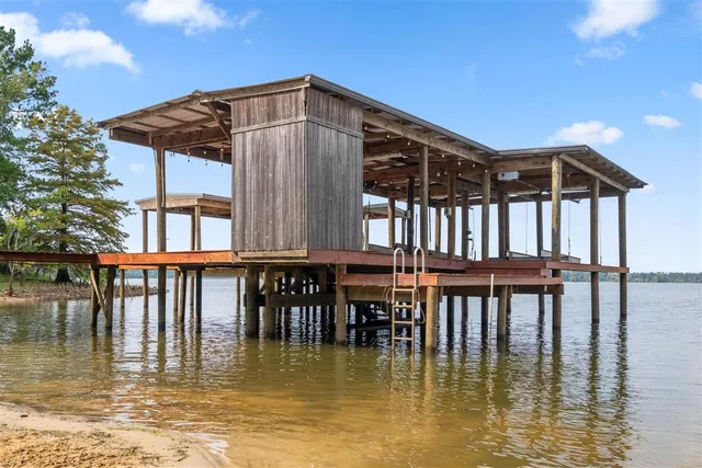 $450,000 | 1120 Falcon Drive, Florien, LA 71429