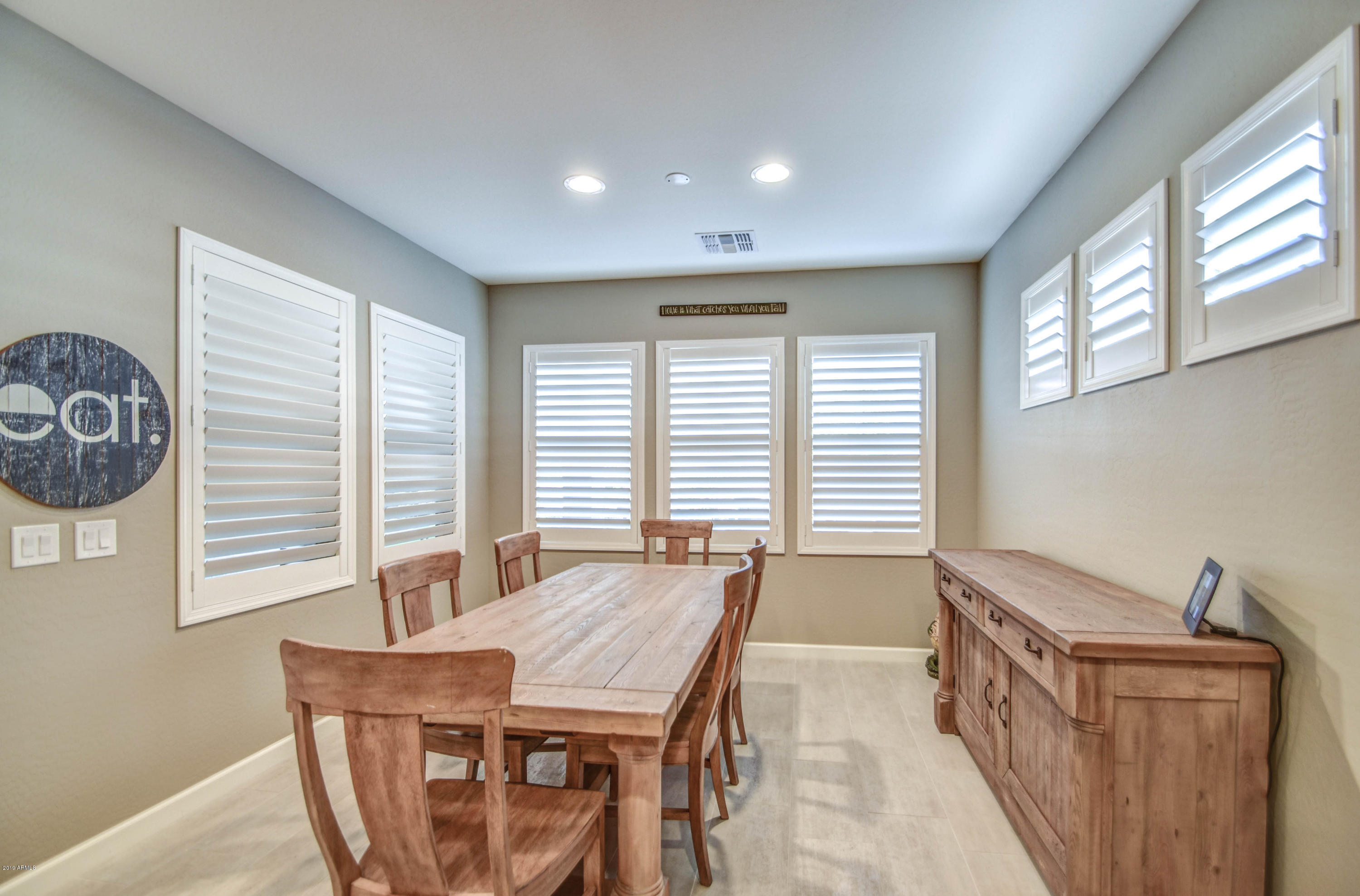 922 West Yellowstone Way Chandler, AZ 85248 - Photo 16 of 79 EAT IN 1